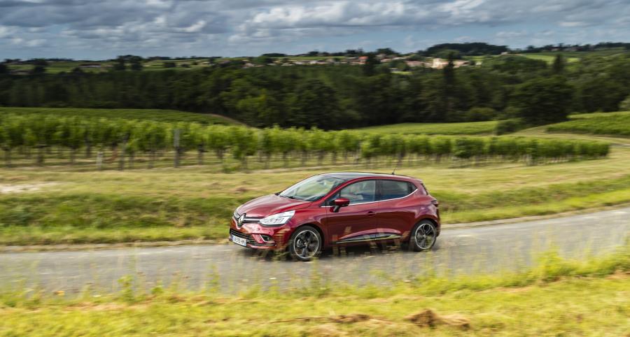  Renault Clio 2016 года  (фото 14 из 80)